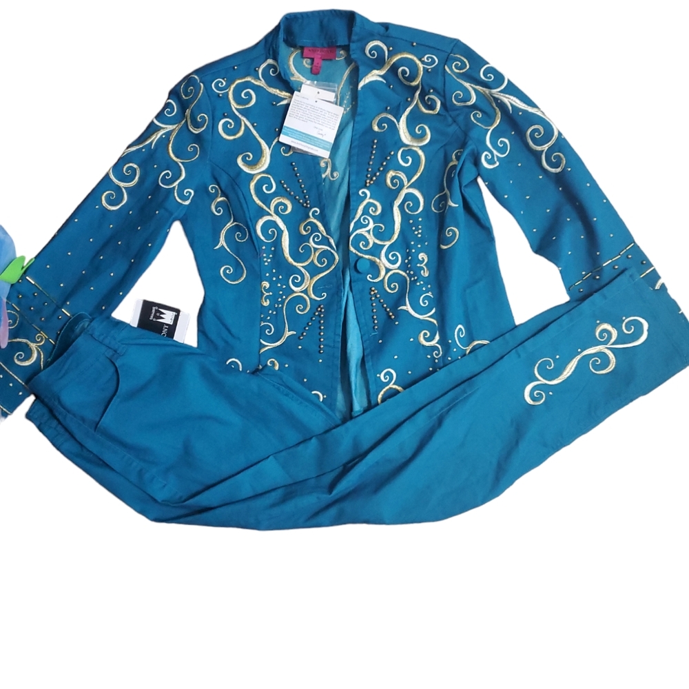 Anthony studio outfit